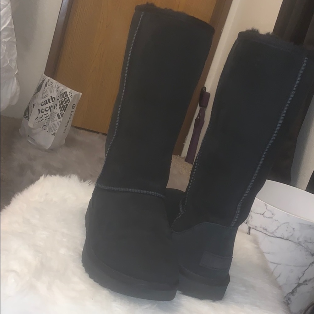 Black tall ugg